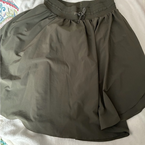 lululemon athletica Dresses & Skirts - Lululemon size 10 Olive Green Flowing Skirt with Elastic Waist midi